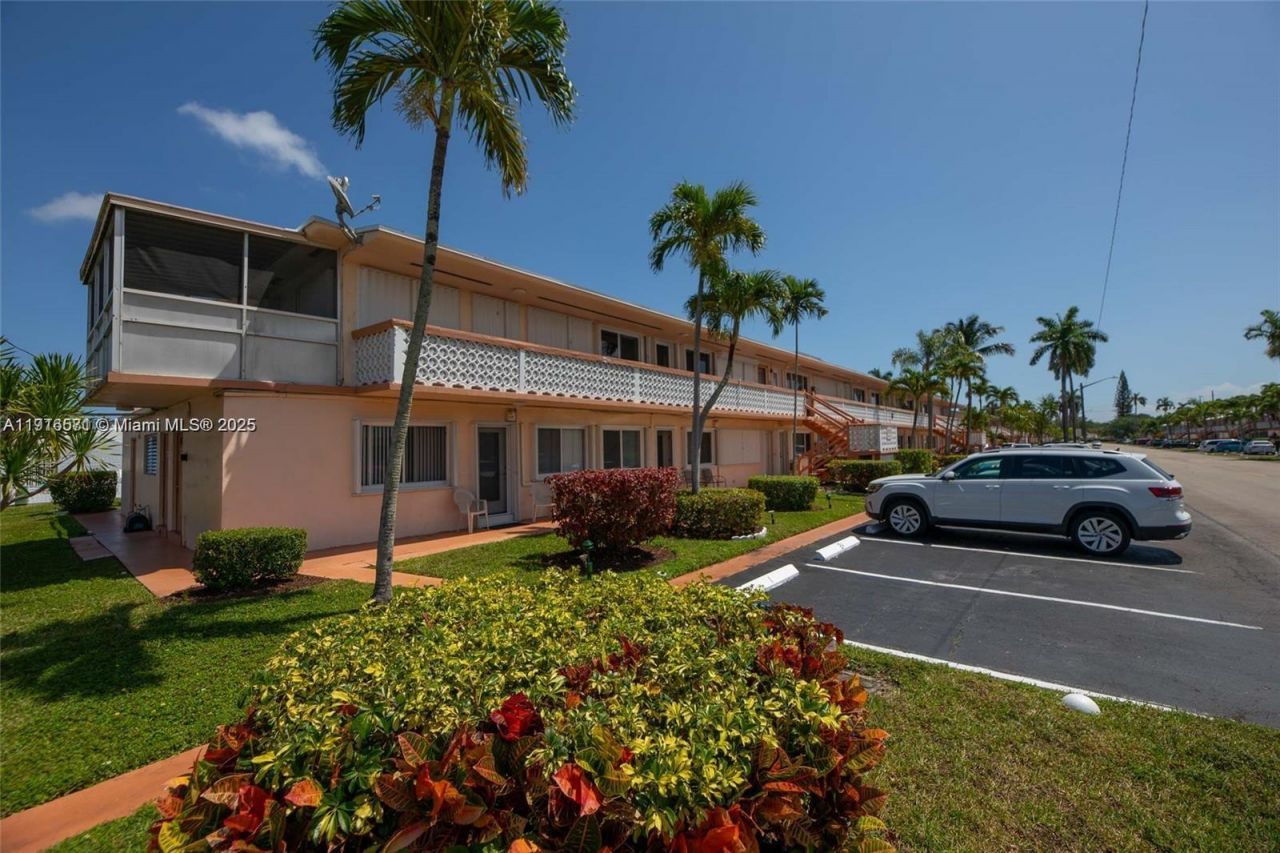 900 SW 11th Ave, Unit 15C, Hallandale Beach, FL 33009 Photo