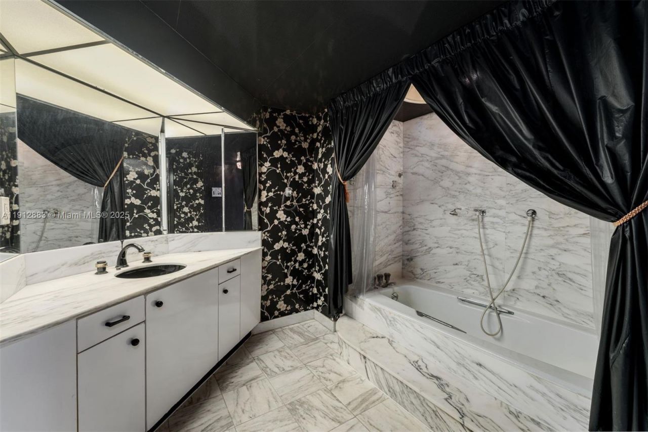 5500 Collins Ave, Unit 304, Miami Beach, FL 33140 Photo