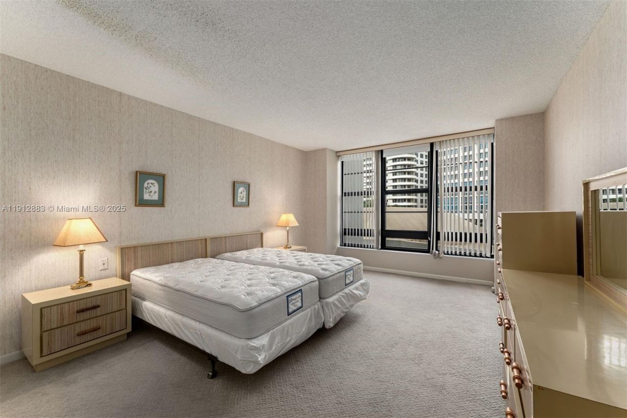 5500 Collins Ave, Unit 304, Miami Beach, FL 33140 Photo