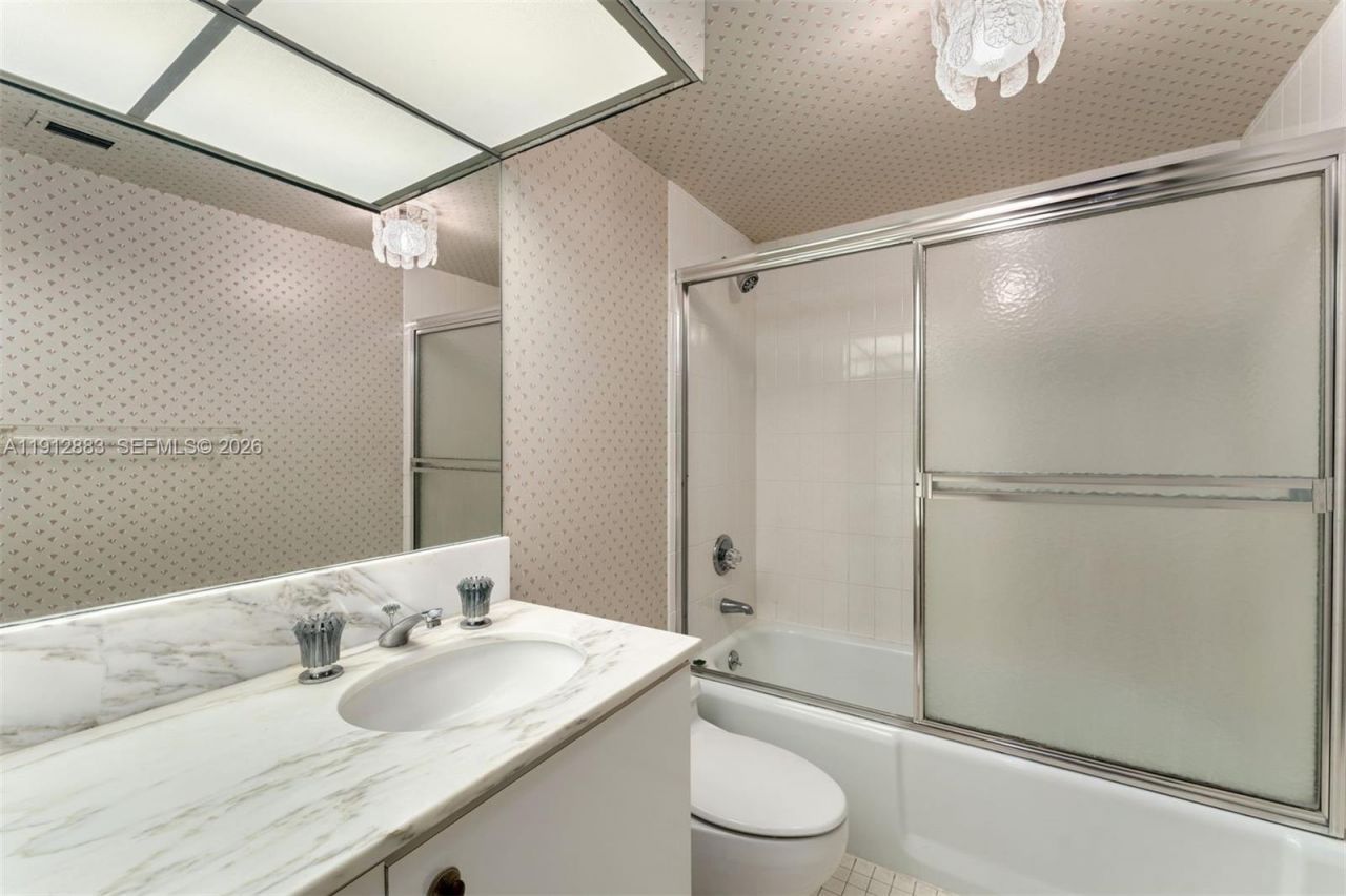 5500 Collins Ave, Unit 304, Miami Beach, FL 33140 Photo