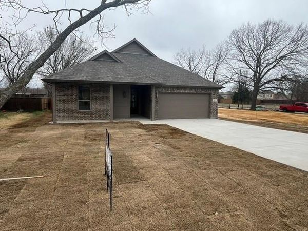 481 W Jefferson Street, Van Alstyne, TX 75495