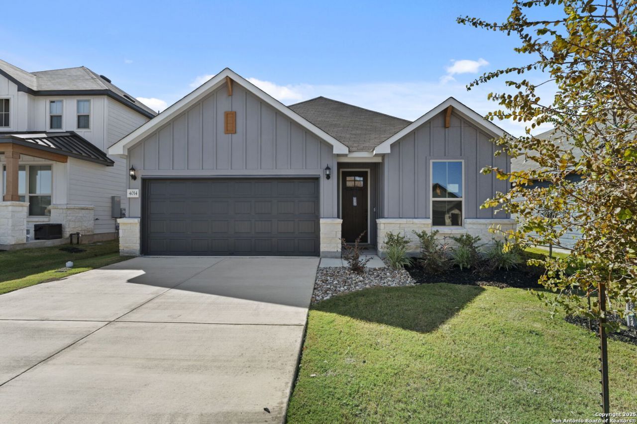 4014 Paddock Trl, Seguin, TX 78155 Main Photo