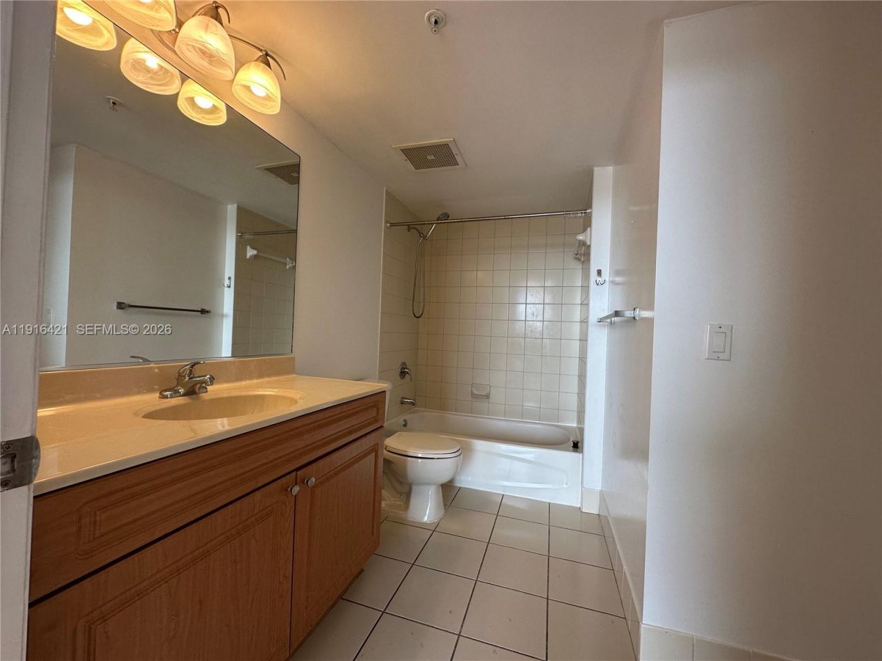 900 SW 8th St, Unit 1010, Miami, FL 33130 Photo