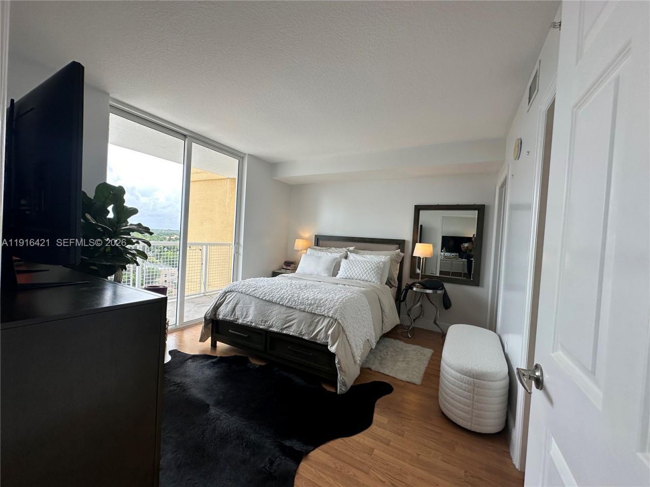 900 SW 8th St, Unit 1010, Miami, FL 33130 Photo