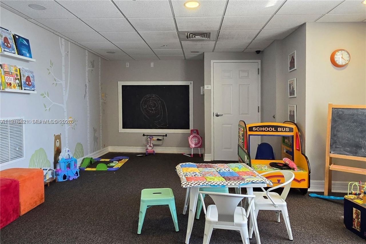 900 SW 8th St, Unit 1010, Miami, FL 33130 Photo