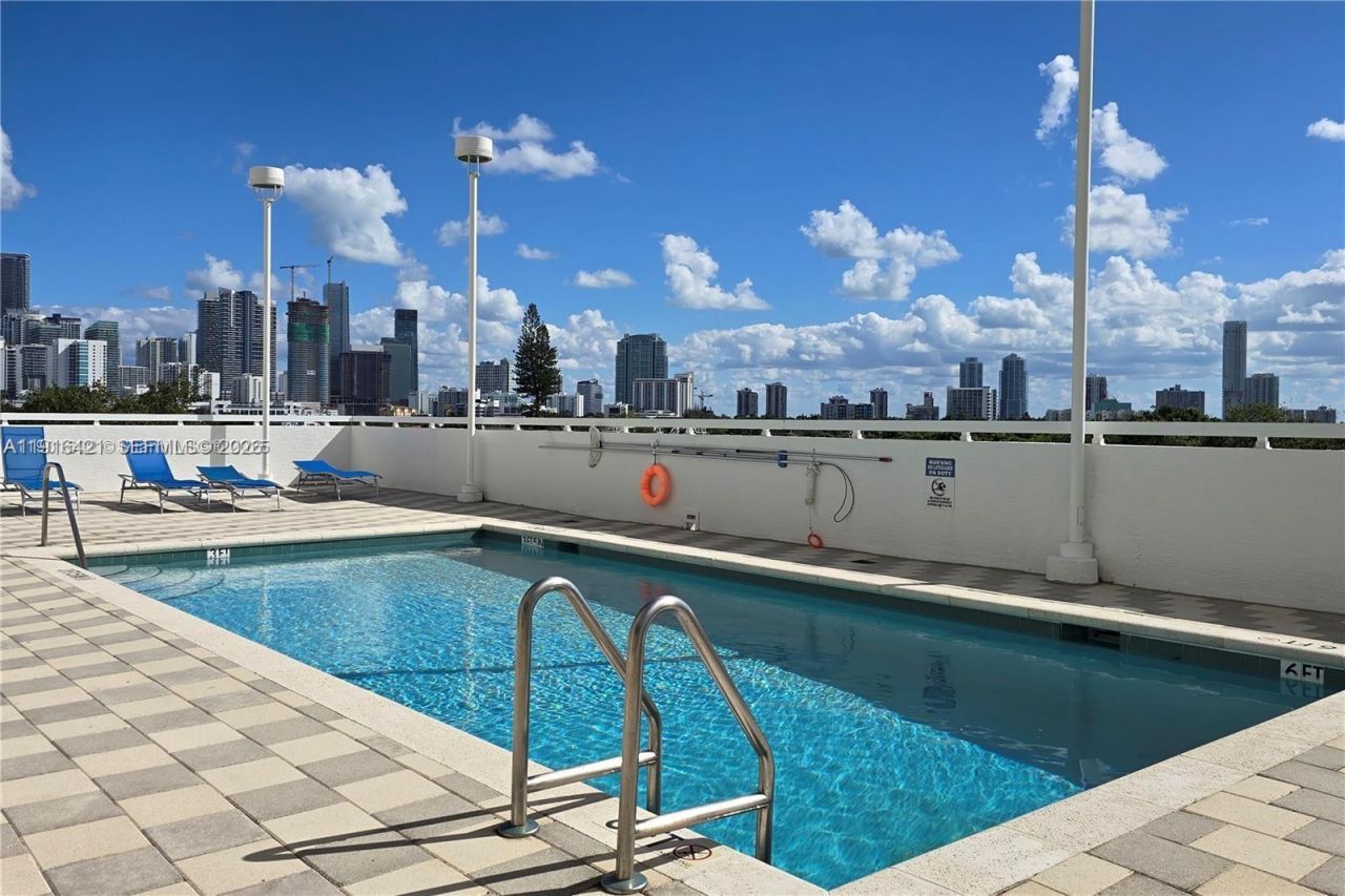 900 SW 8th St, Unit 1010, Miami, FL 33130 Photo