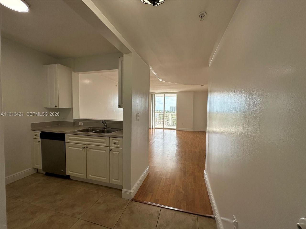 900 SW 8th St, Unit 1010, Miami, FL 33130 Photo