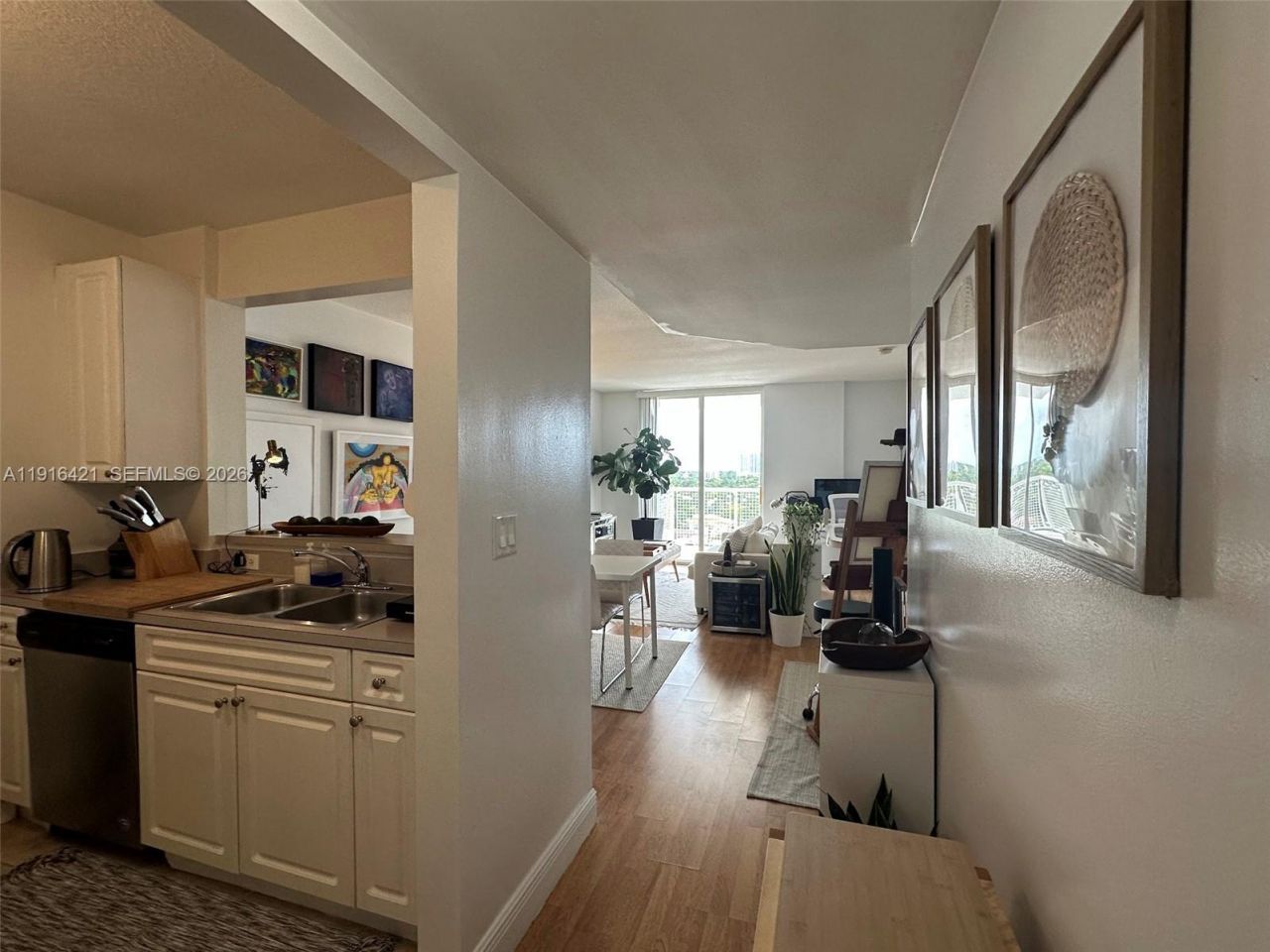 900 SW 8th St, Unit 1010, Miami, FL 33130 Photo