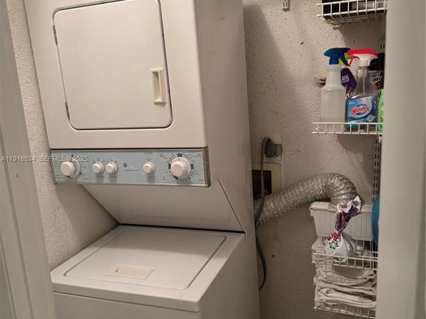 800 NE 195th St, Unit 714, Miami, FL 33179