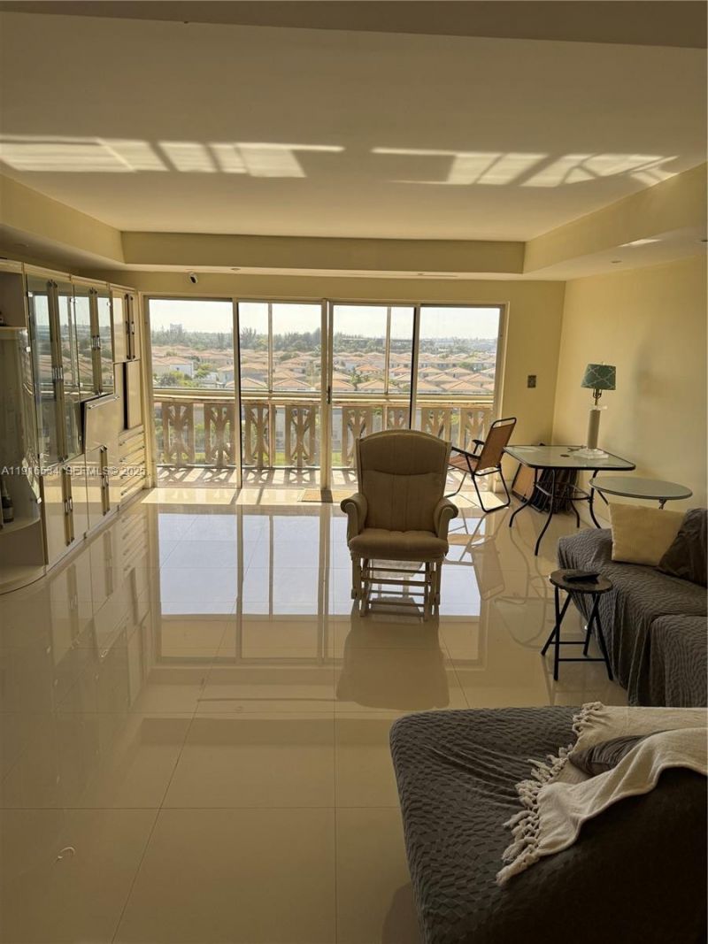 800 NE 195th St, Unit 714, Miami, FL 33179 Photo