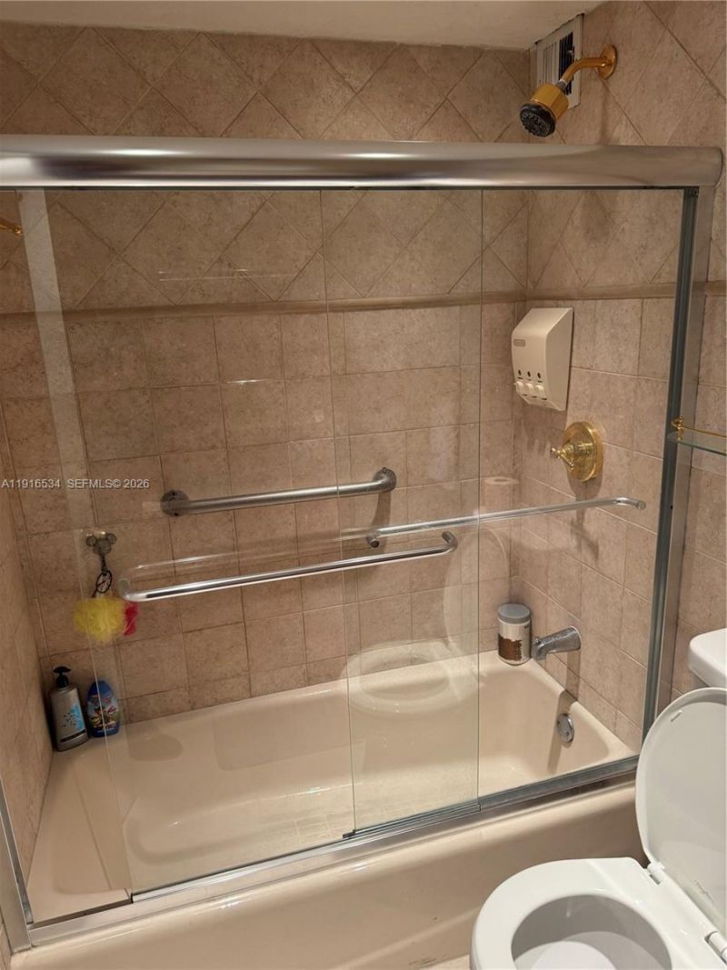 800 NE 195th St, Unit 714, Miami, FL 33179 Photo