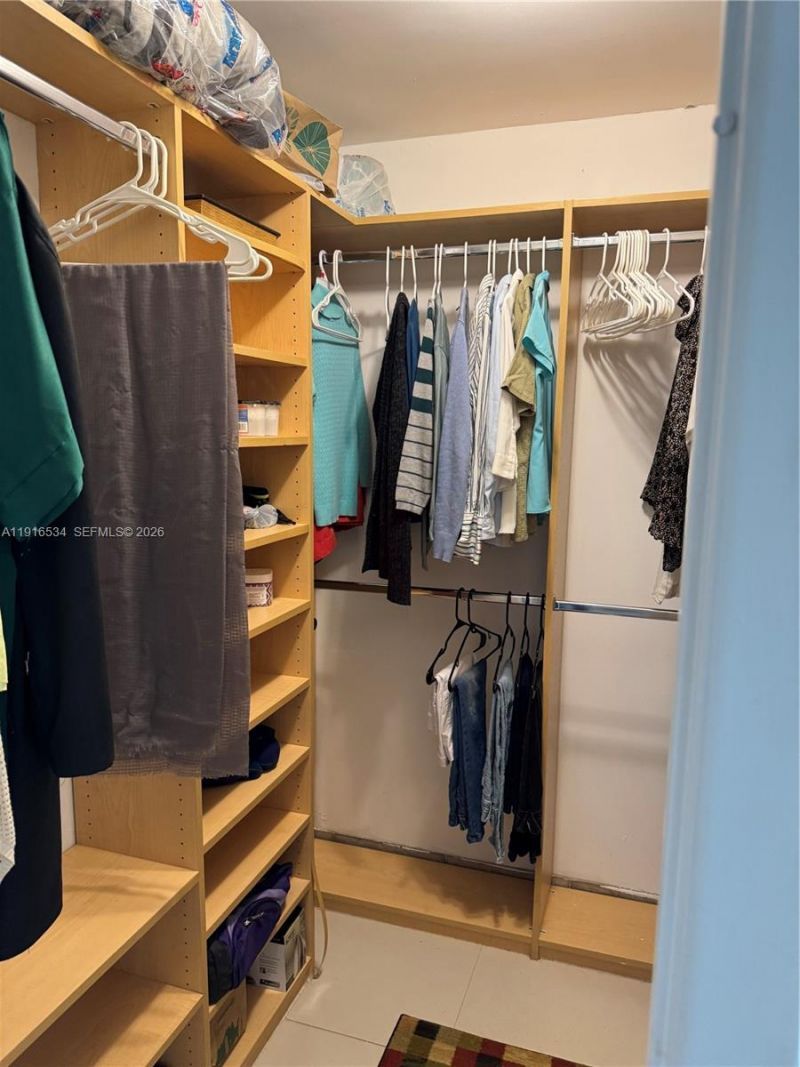 800 NE 195th St, Unit 714, Miami, FL 33179 Photo
