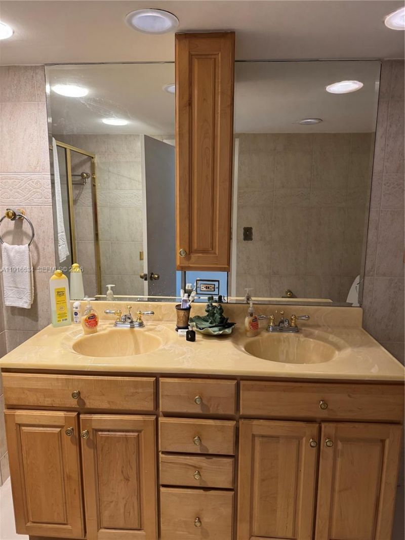 800 NE 195th St, Unit 714, Miami, FL 33179 Photo