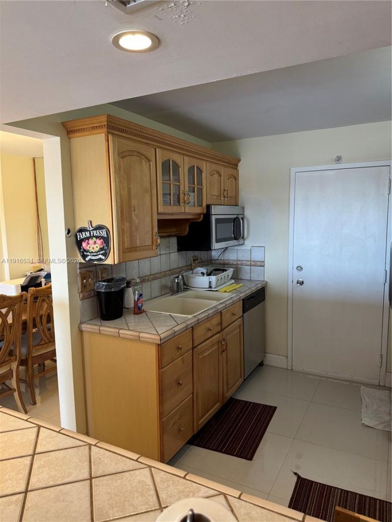 800 NE 195th St, Unit 714, Miami, FL 33179 Photo