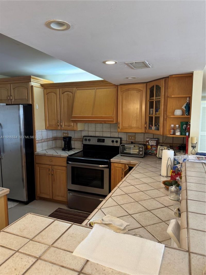 800 NE 195th St, Unit 714, Miami, FL 33179 Photo