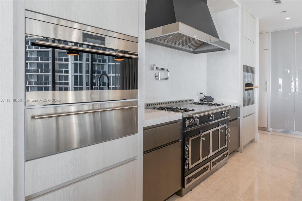 17975 Collins Avenue, Unit 2402, Sunny Isles Beach, FL 33160 Photo