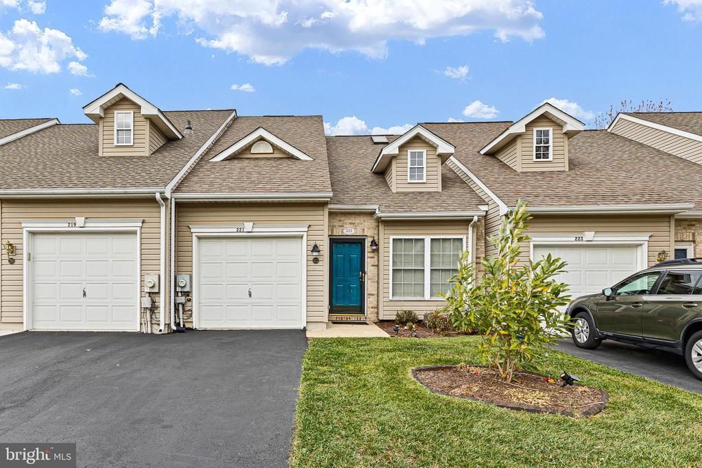 221 Gladstone Way, Bear, DE 19701 Main Photo