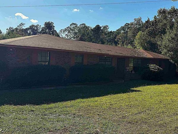 210 Man O War Cir, Cantonment, FL 32533