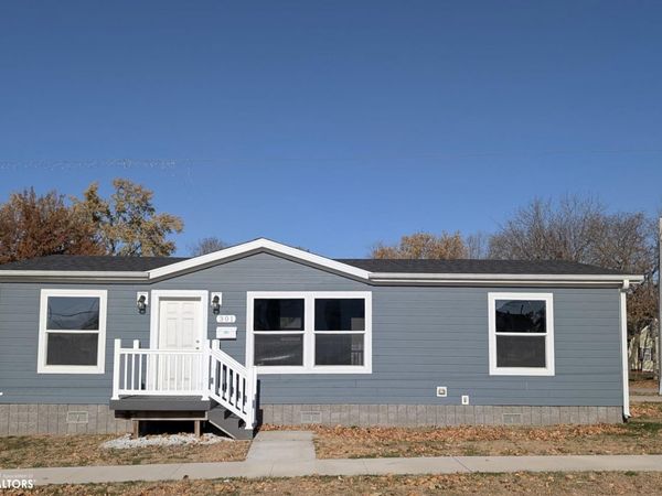 301 W Henry Street, Mount Pleasant, IA 52641