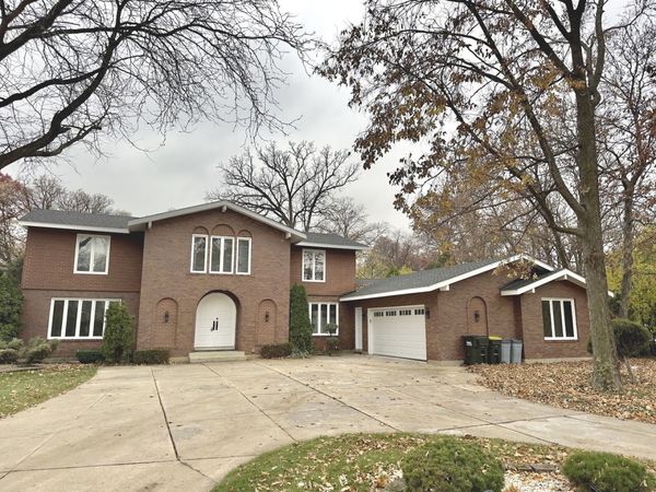 806 Wildwood Court, Oak Brook, IL 60523