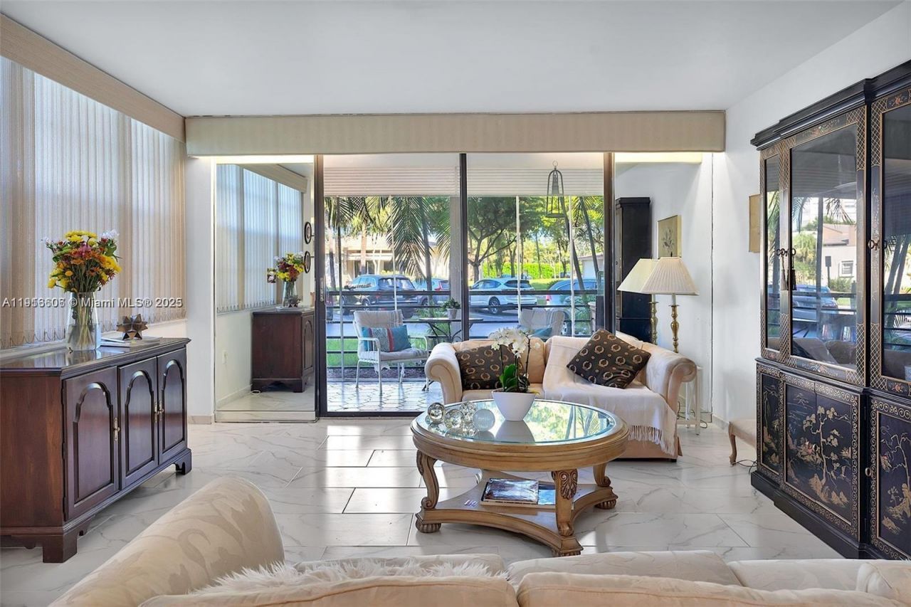 1300 Saint Charles Pl, Unit L12, Pembroke Pines, FL 33026 Photo