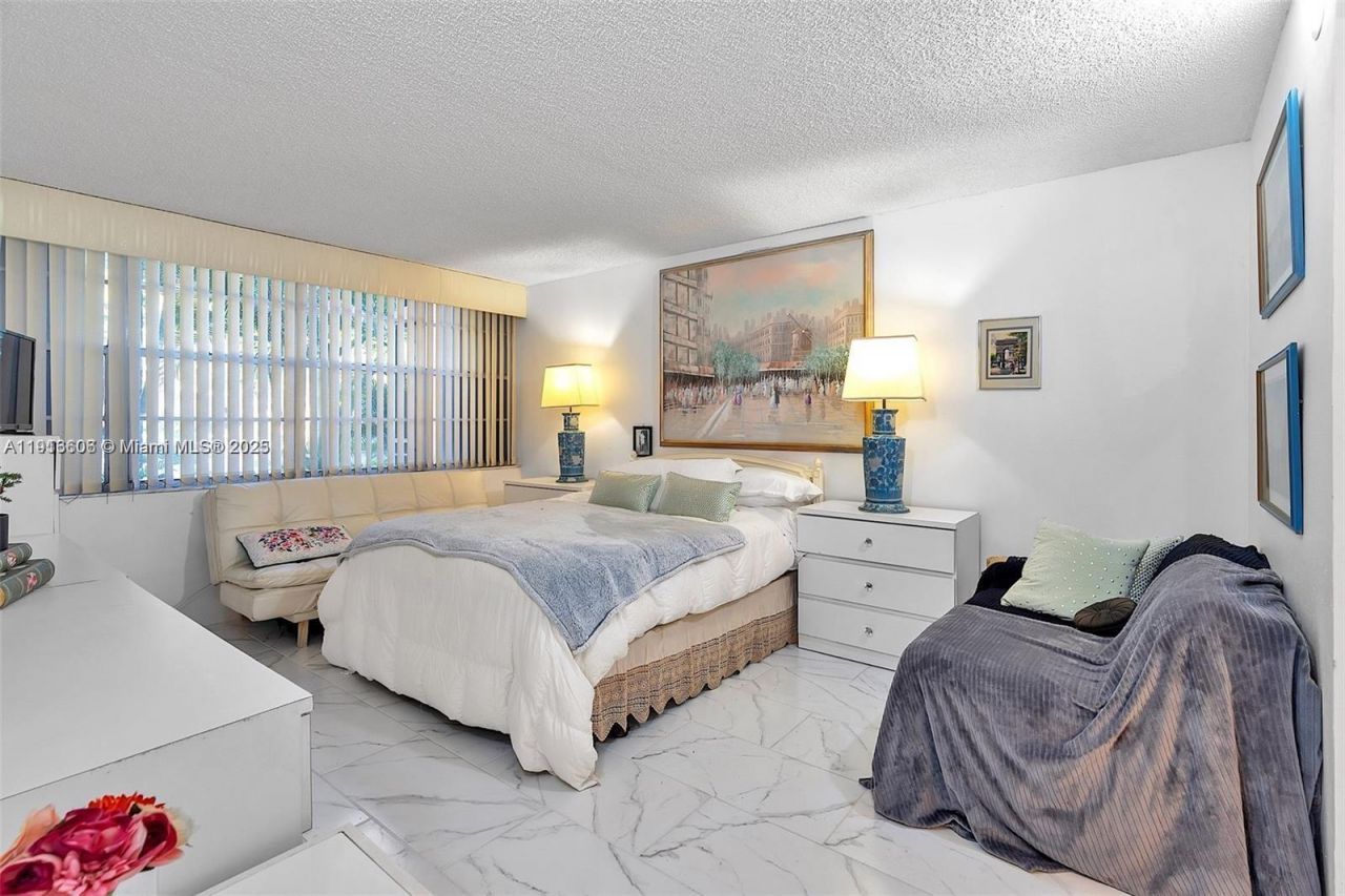 1300 Saint Charles Pl, Unit L12, Pembroke Pines, FL 33026 Photo
