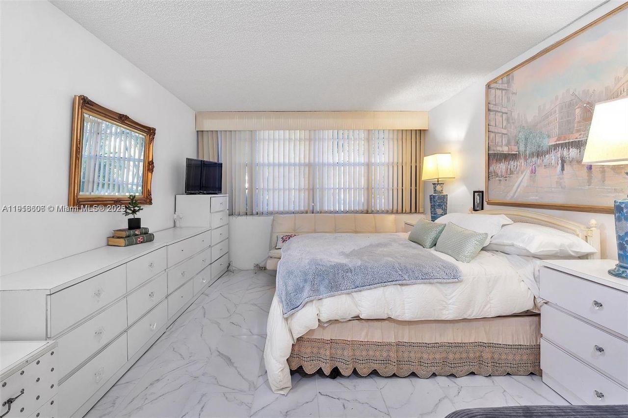 1300 Saint Charles Pl, Unit L12, Pembroke Pines, FL 33026 Photo