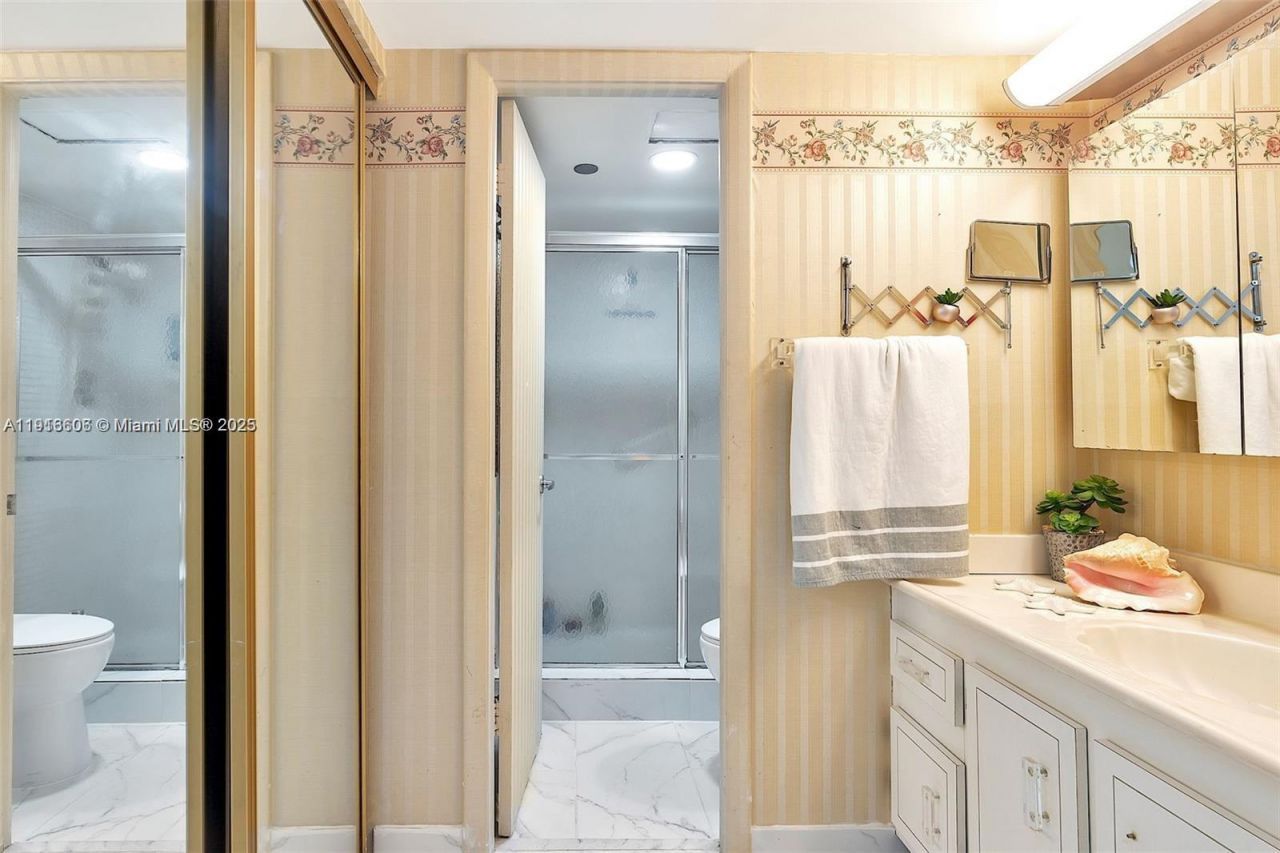 1300 Saint Charles Pl, Unit L12, Pembroke Pines, FL 33026 Photo