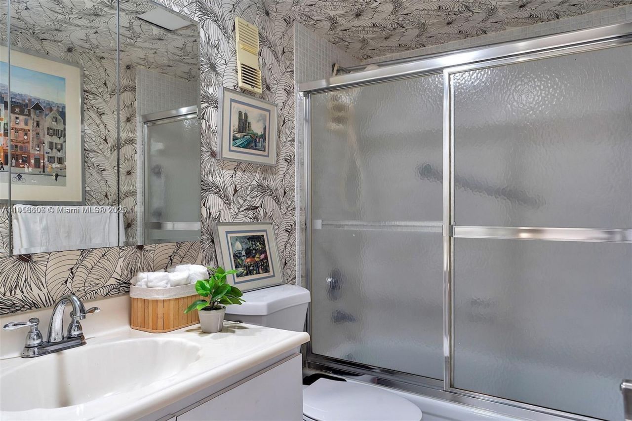 1300 Saint Charles Pl, Unit L12, Pembroke Pines, FL 33026 Photo