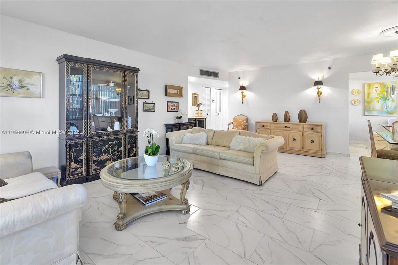 1300 Saint Charles Pl, Unit L12, Pembroke Pines, FL 33026 Photo