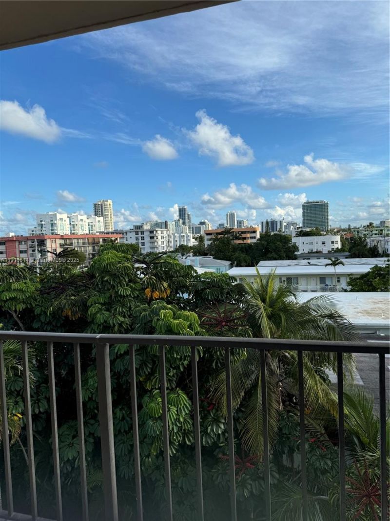 7921 Byron Ave, Unit 506, Miami Beach, FL 33141 Photo