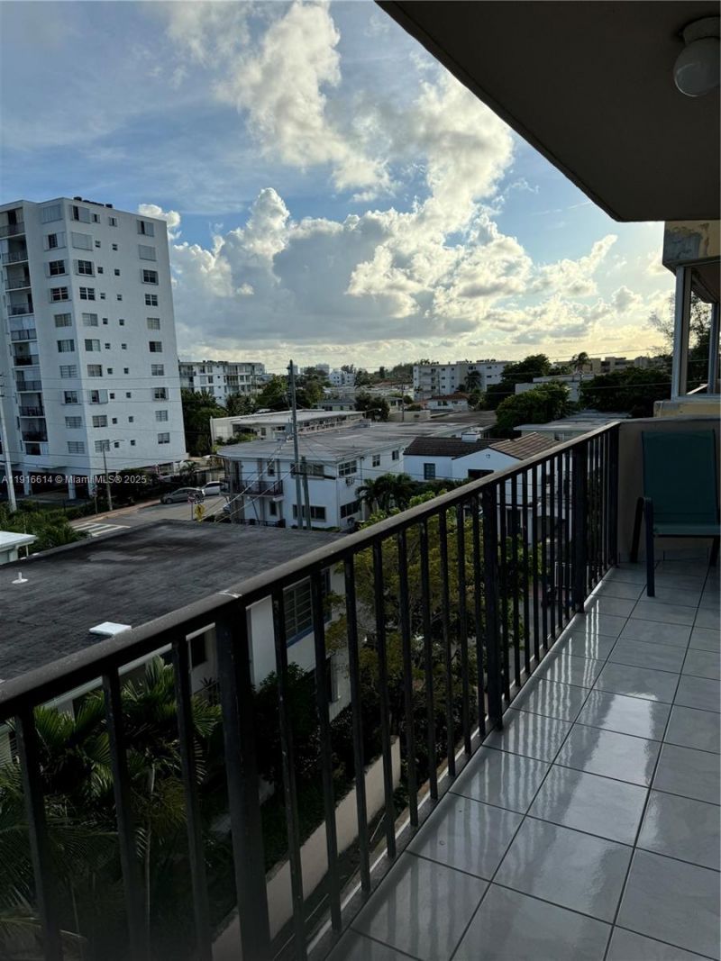 7921 Byron Ave, Unit 506, Miami Beach, FL 33141 Photo