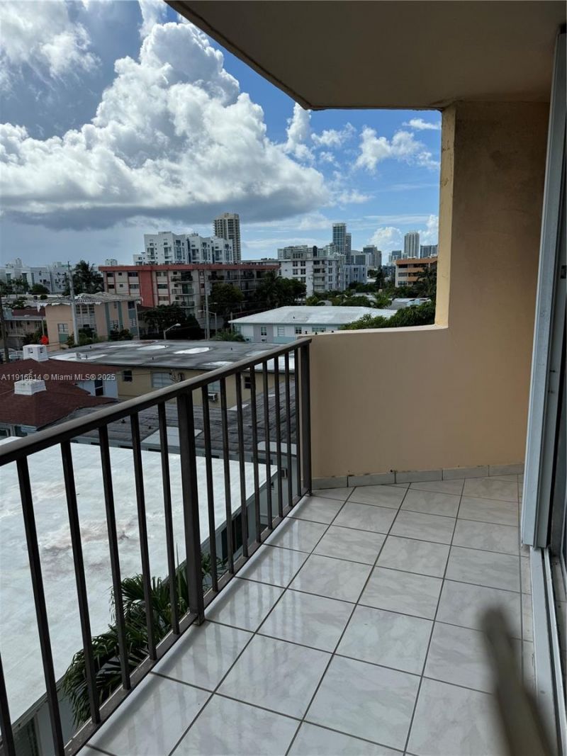 7921 Byron Ave, Unit 506, Miami Beach, FL 33141 Photo