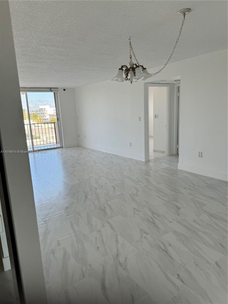7921 Byron Ave, Unit 506, Miami Beach, FL 33141 Photo