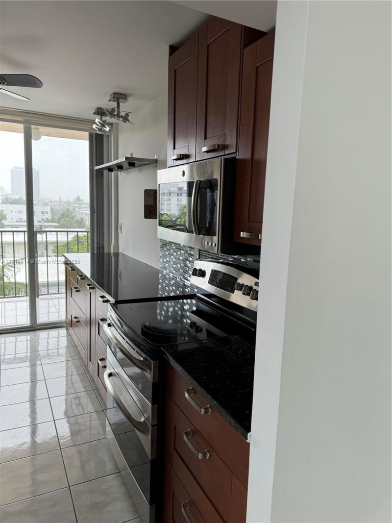 7921 Byron Ave, Unit 506, Miami Beach, FL 33141 Photo