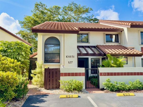 10851 Palm Lake Avenue, Unit 201, Boynton Beach, FL 33437
