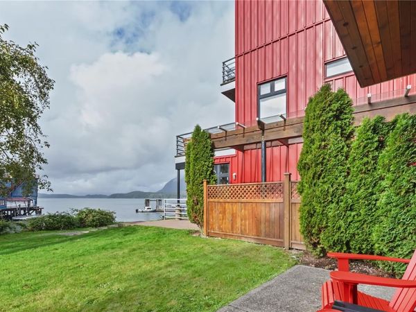 230 Main St, Unit 103, Tofino, BC V0R 2Z0