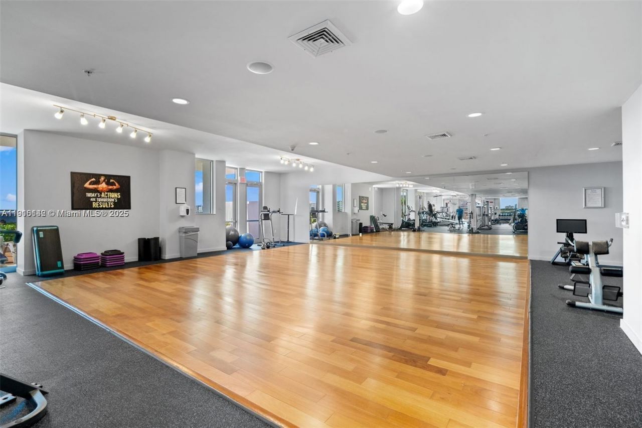 7901 Hispanola Ave, Unit 2010, North Bay Village, FL 33141 Photo