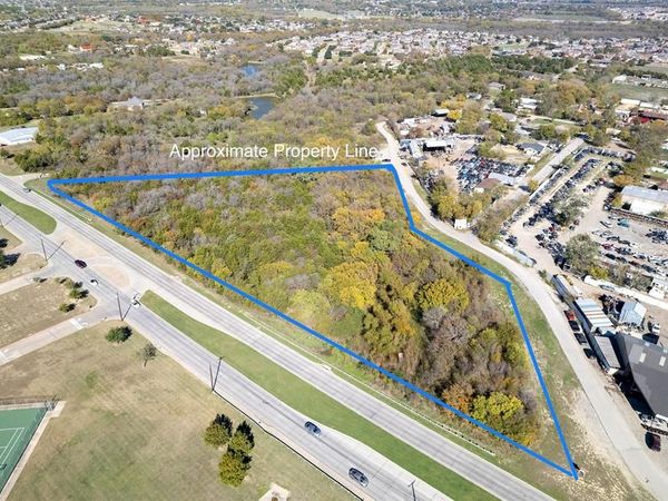 9999 Lawrence Drive , Balch Springs, TX 75181