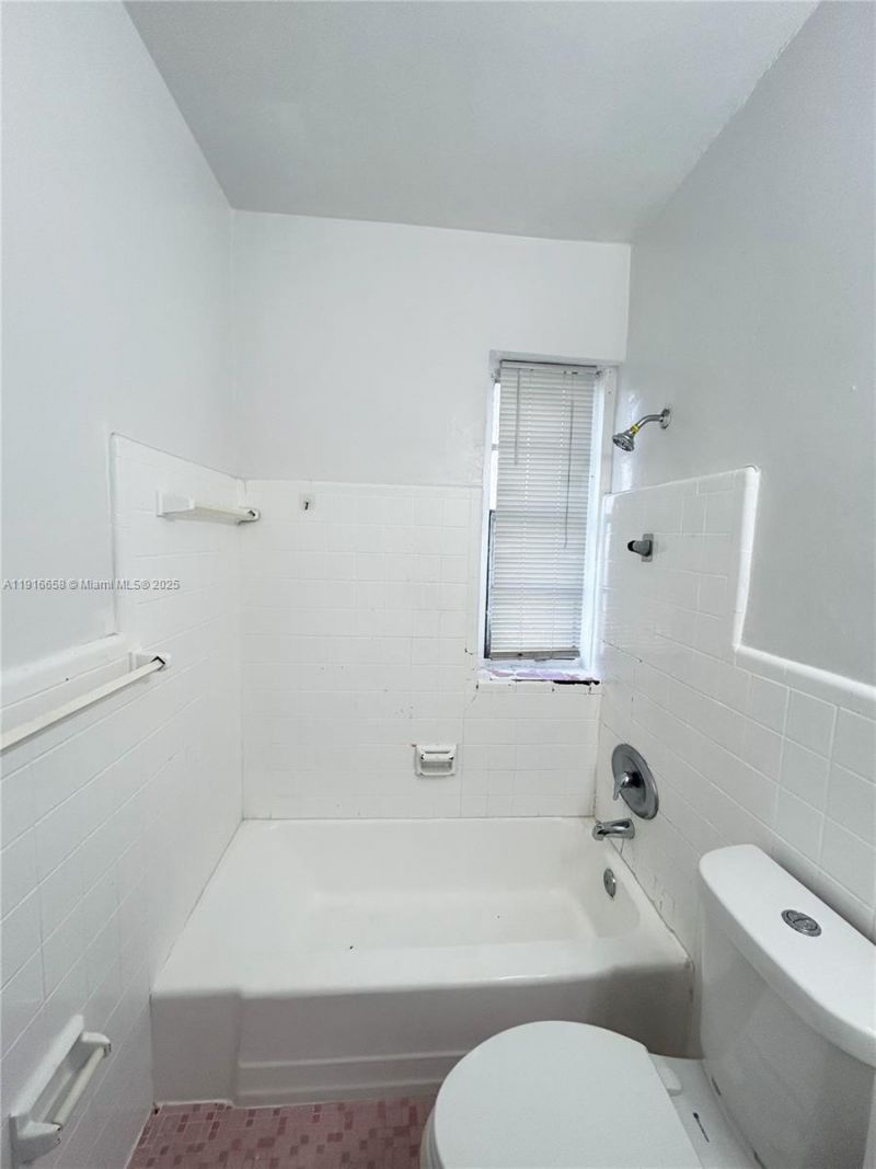 667 NE 86th St, Unit 3B, Miami, FL 33138 Photo