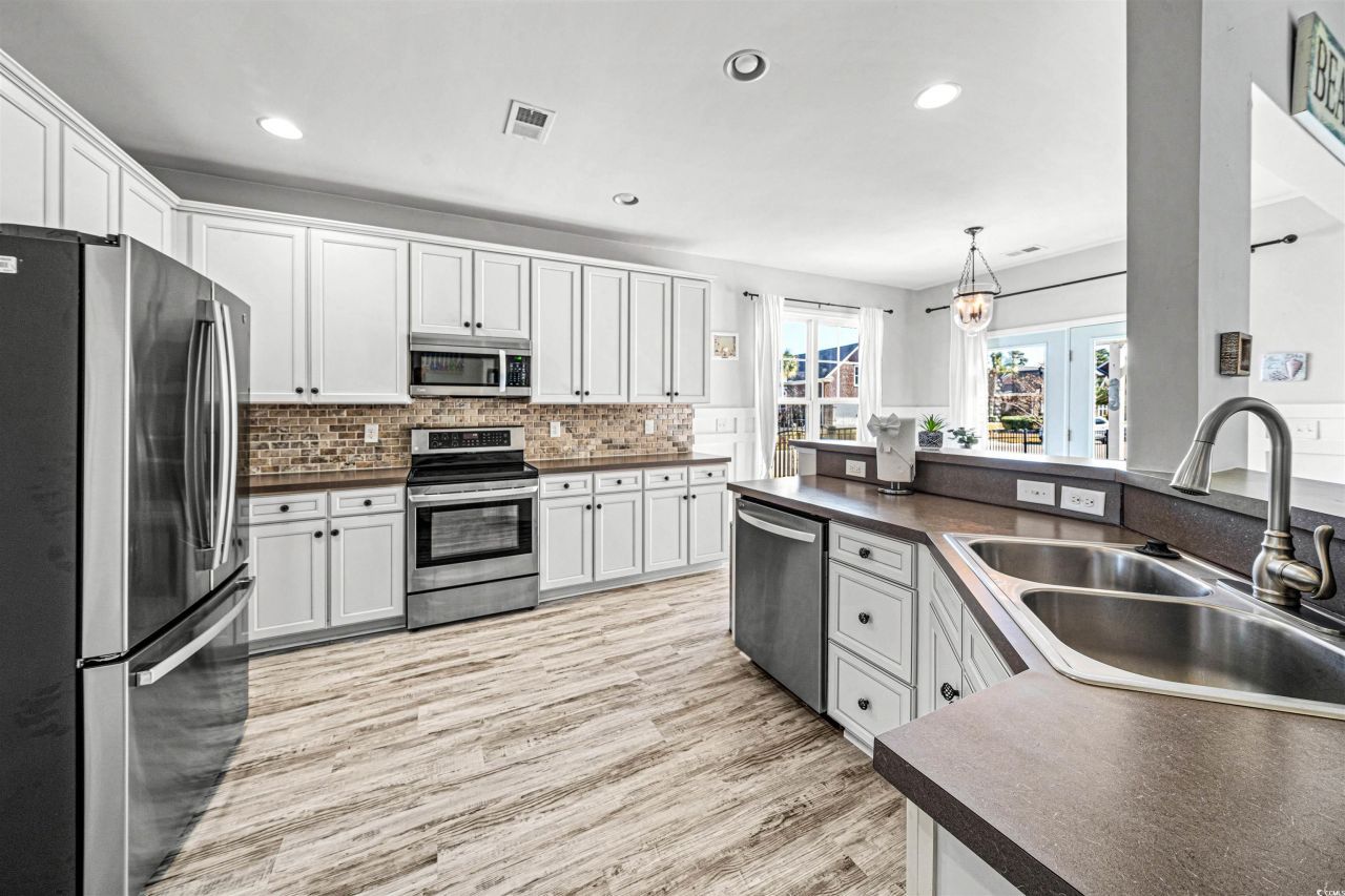 1047 Brentford Pl. Photo 4