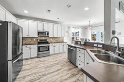 1047 Brentford Pl. photo 4