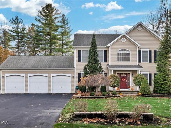 2 Carpenter Way, Clifton Park, NY 12065