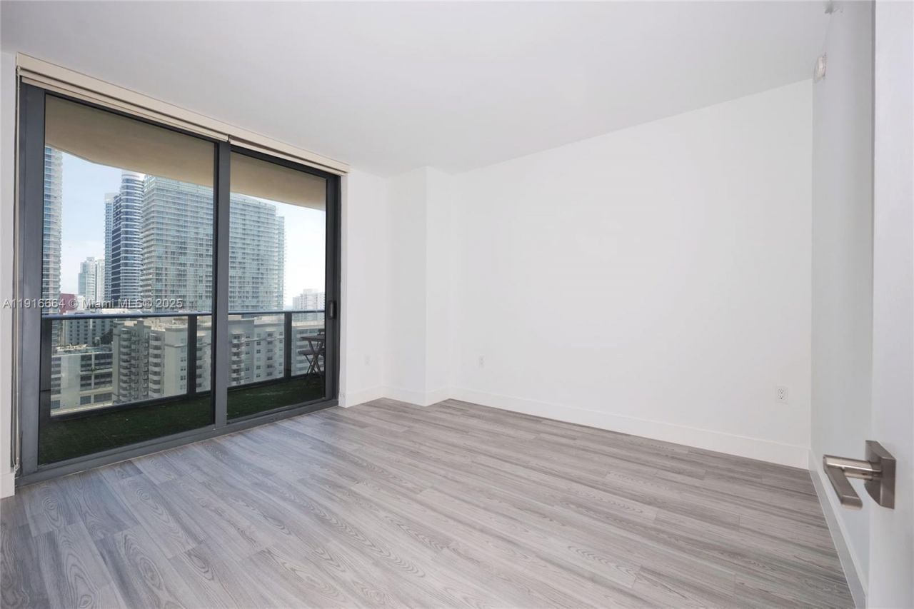 45 SW 9th St, Unit 1504, Miami, FL 33130 Photo