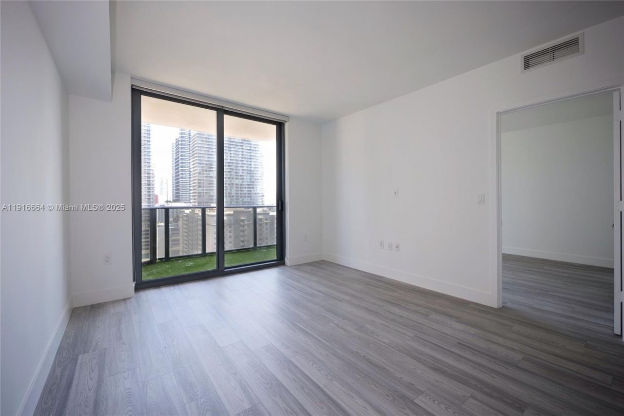 45 SW 9th St, Unit 1504, Miami, FL 33130 Photo