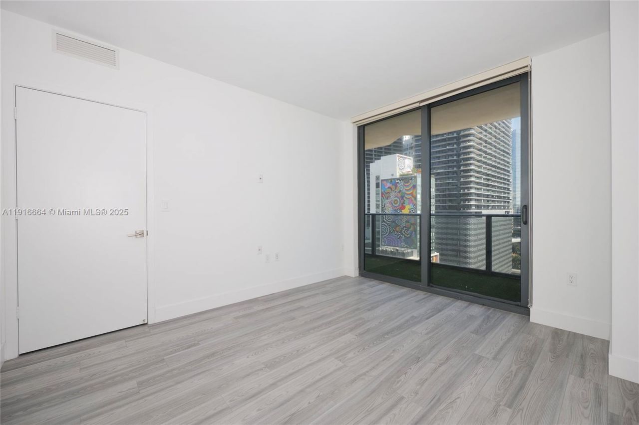 45 SW 9th St, Unit 1504, Miami, FL 33130 Photo