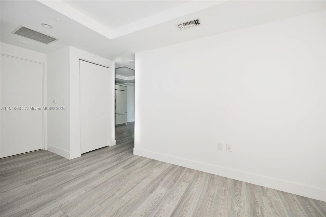 45 SW 9th St, Unit 1504, Miami, FL 33130 Photo