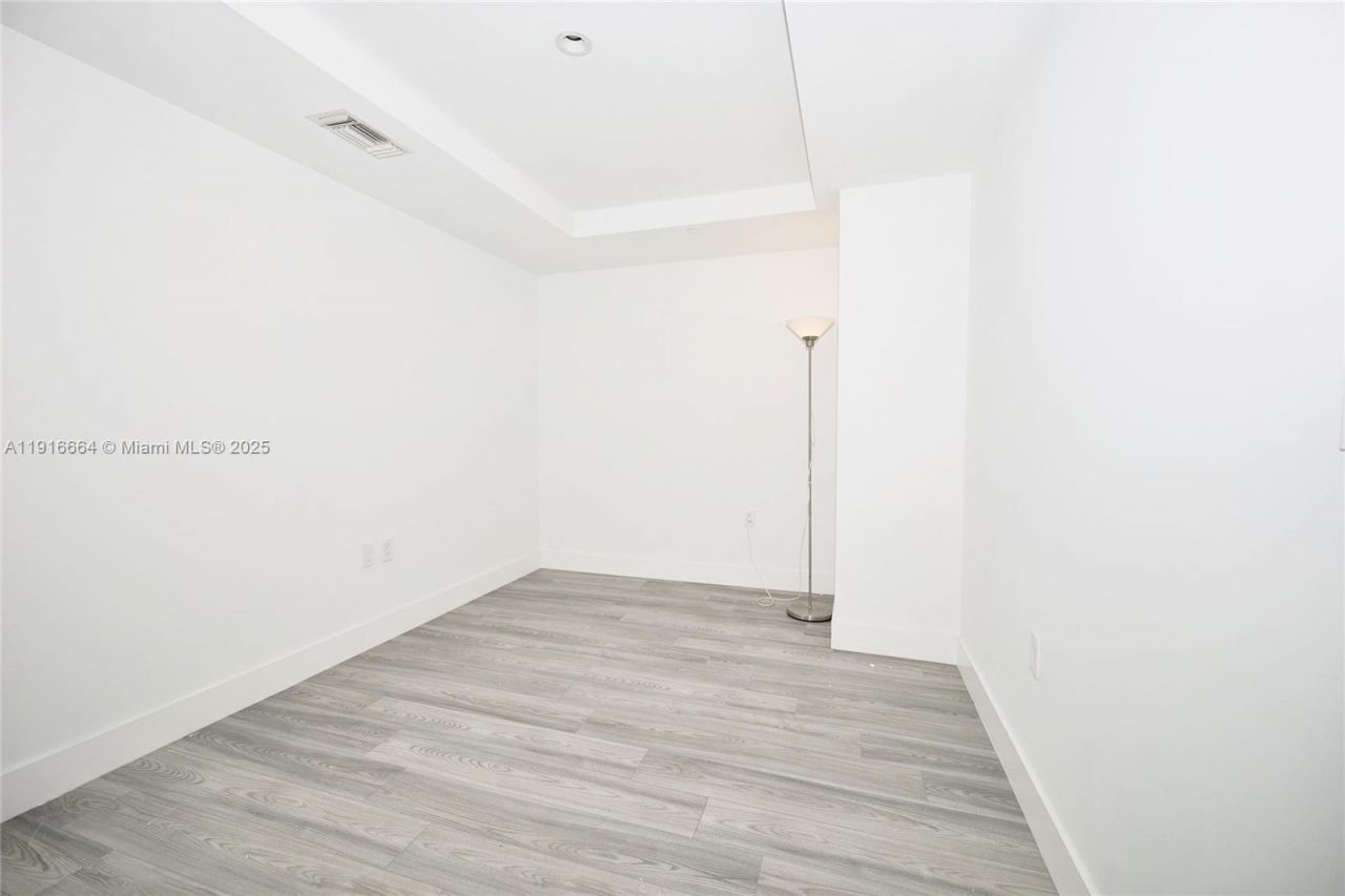 45 SW 9th St, Unit 1504, Miami, FL 33130 Photo