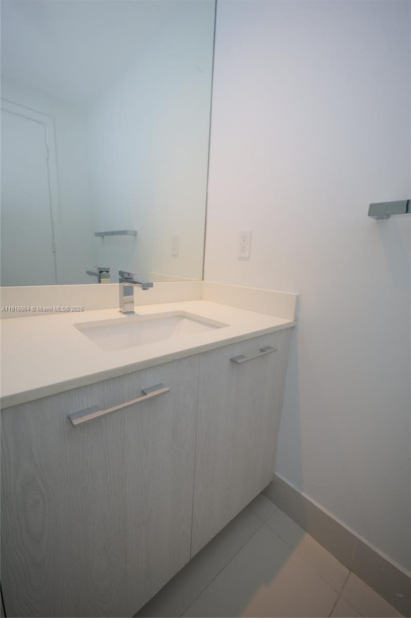 45 SW 9th St, Unit 1504, Miami, FL 33130 Photo