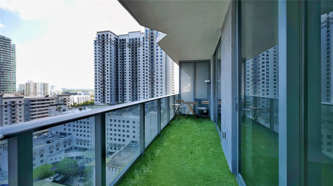 45 SW 9th St, Unit 1504, Miami, FL 33130 Photo